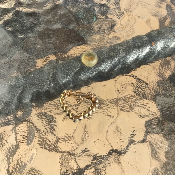 Two Gold Heart Brooches - Picture 3 of 6